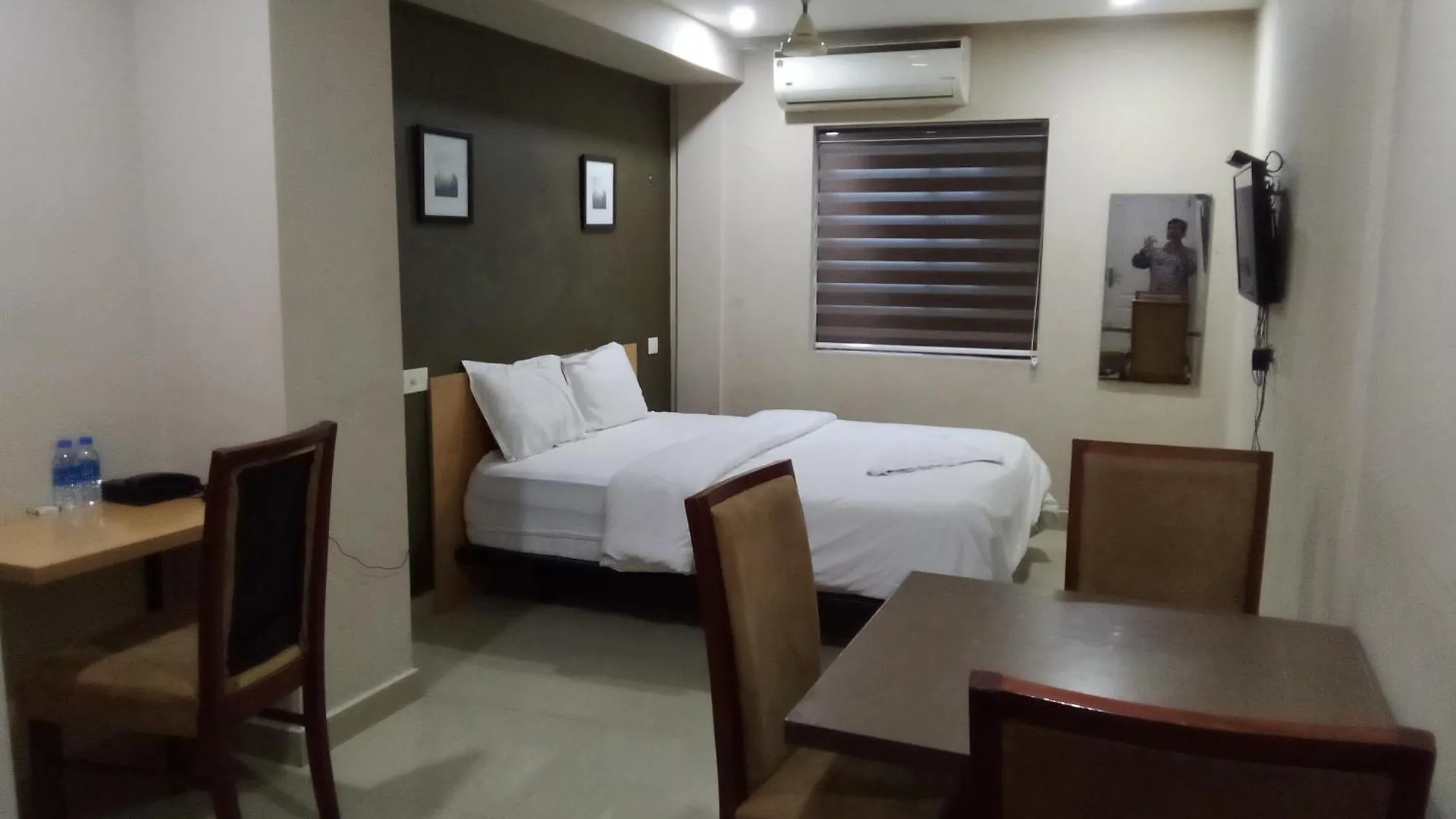 Kuzhiyaar Grand Suite Kochi 2*,  India